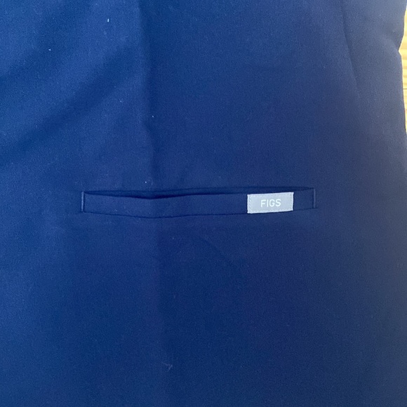 FIGS TECHNICAL COLLECTION SCRUB TOP XXL - Picture 2 of 5